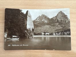 Alte Ansichtskarte: Schillerstein mit Brunnen - Kt. Schwyz.