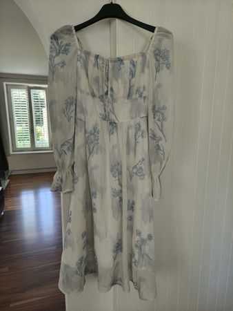 Weiss-blaues UFEI Kleid mit floralem Muster, Gr. M, wie neu