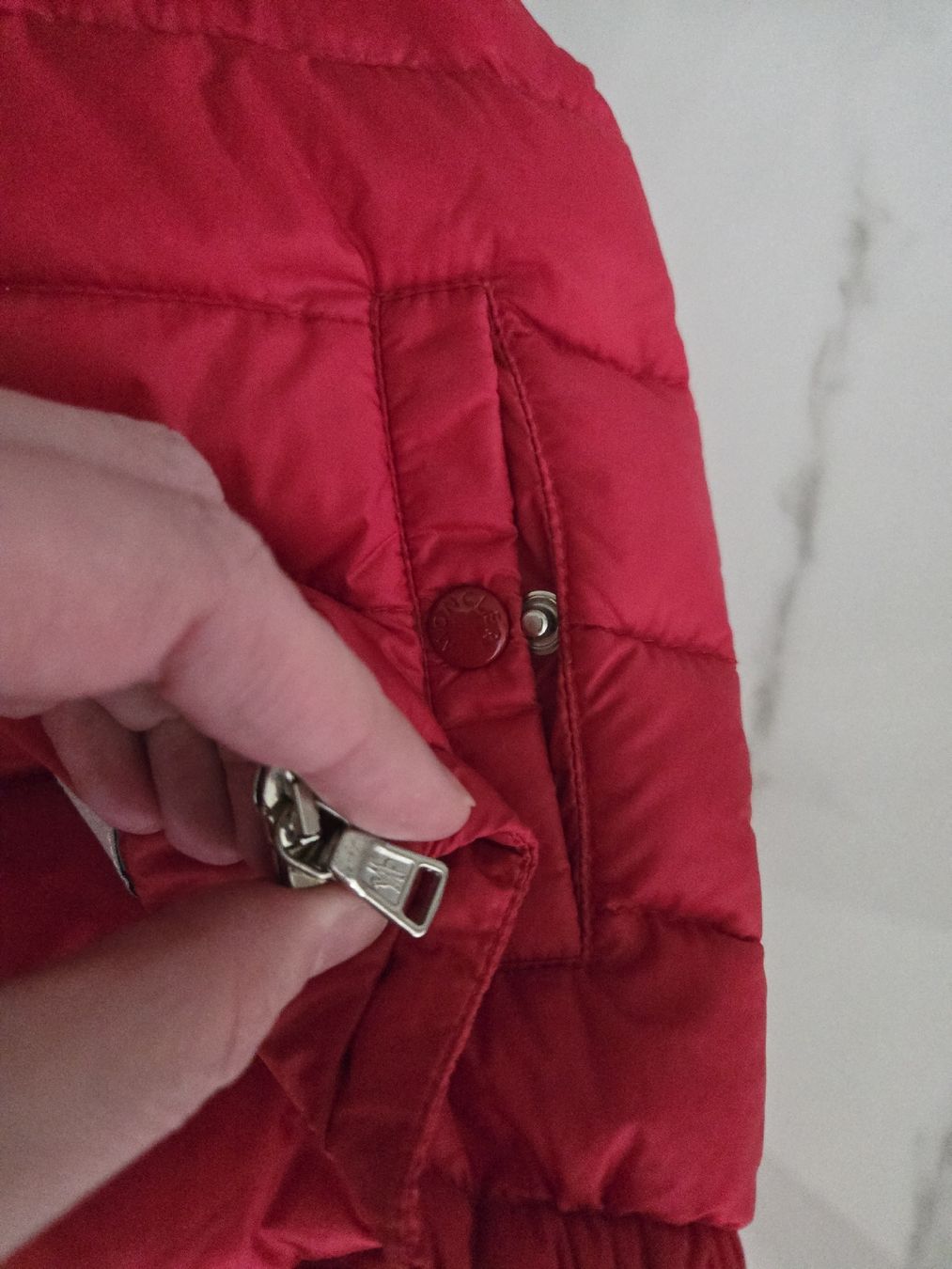 Moncler Gilet & Giacche: Moncler red unisex – Usato da Le Landeron venduto da Plushka 7