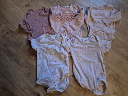 Body Baby Grösse 74 5 Stück guter Zustand