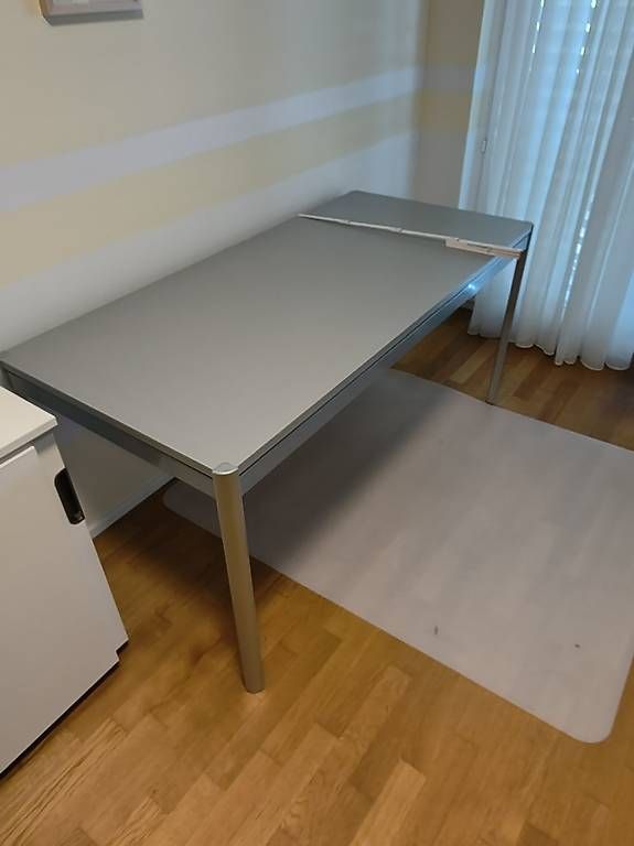 Tavoli: Tisch – Usato da Lachen SZ venduto da Knobel83