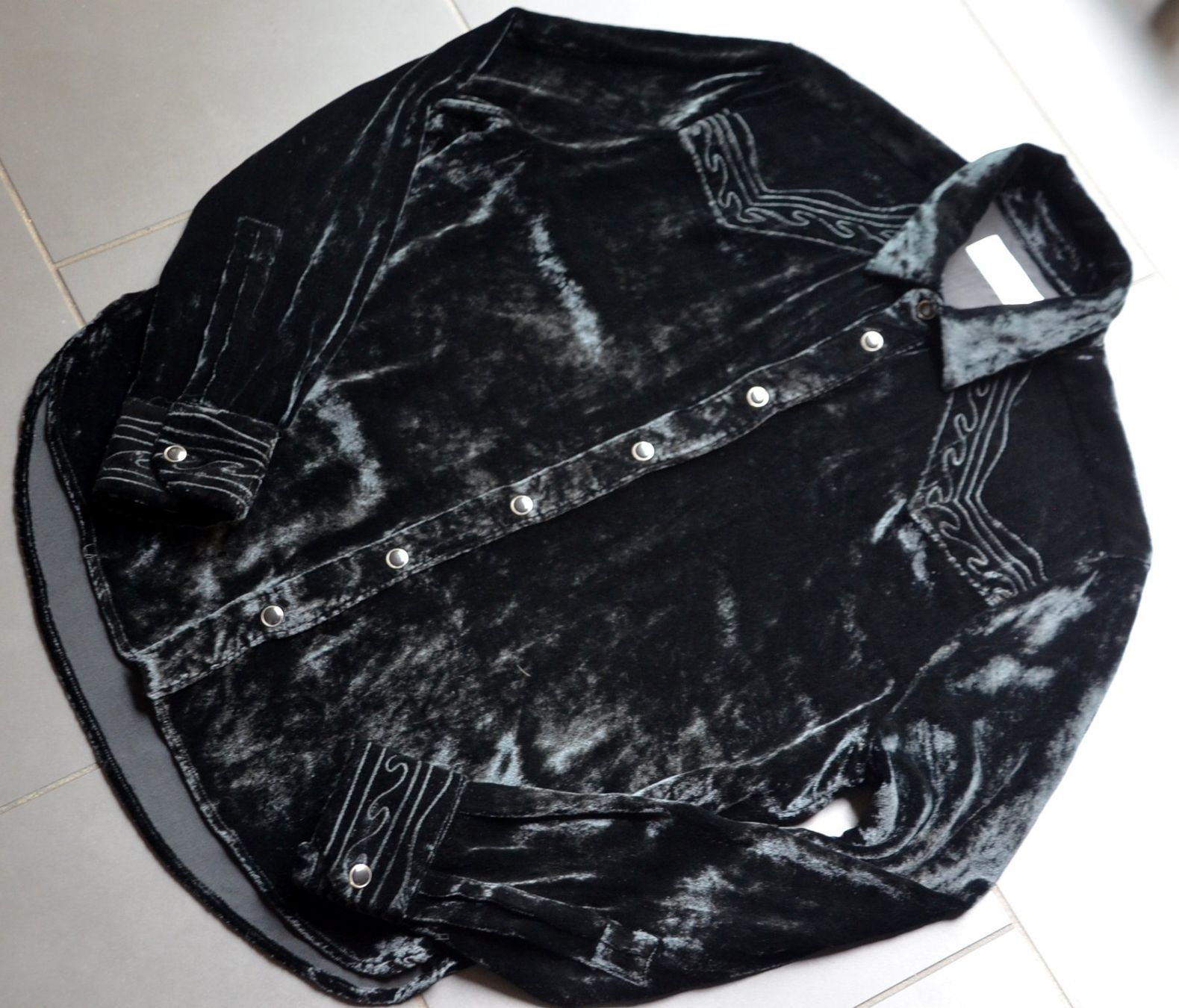 Saint Laurent Blusen: Saint Laurent Samtbluse / chemisier en velours .M – Gebraucht aus Collonges von arashee 7