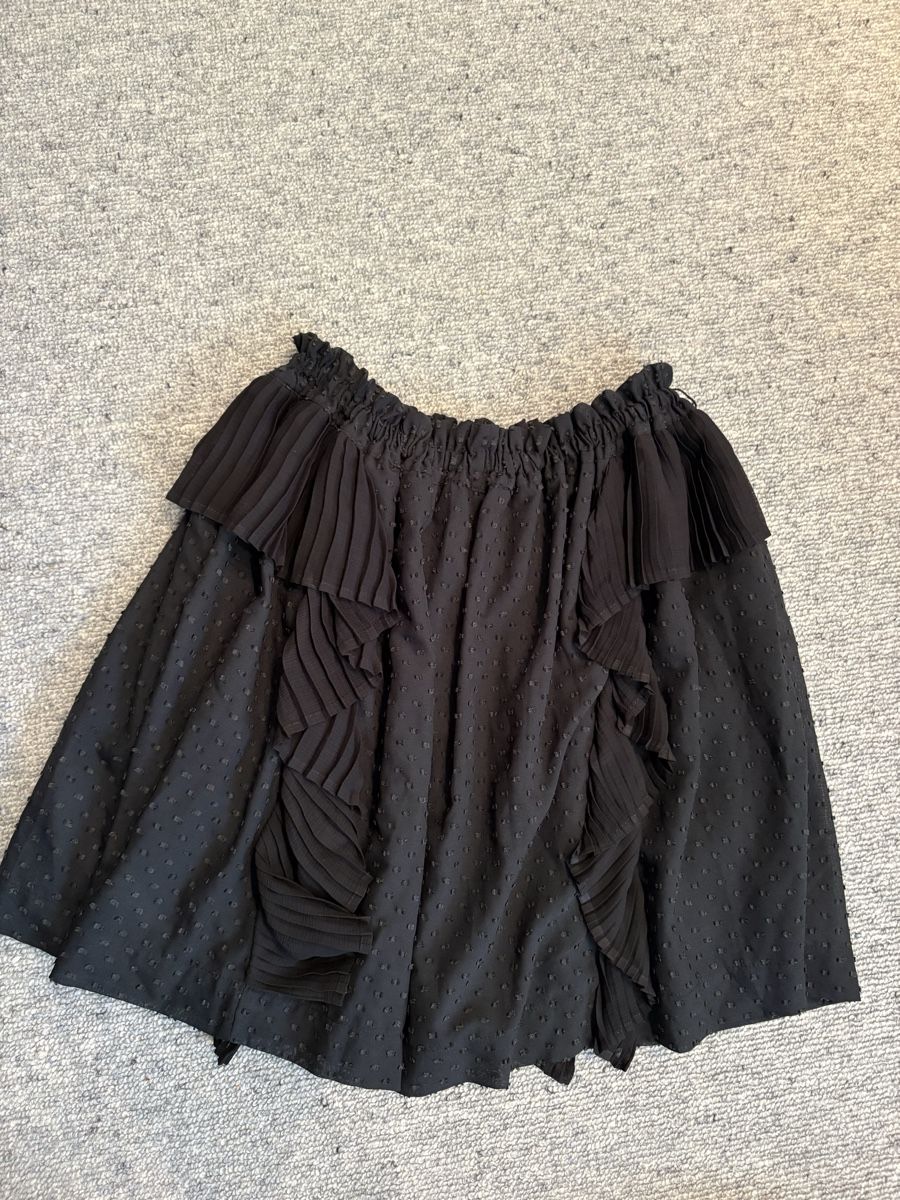 Topshop Gonne: Schwarzer Jupe TOPSHOP Gr. 38 mit Rüschen – Usato da Ebertswil venduto da shushuj 2