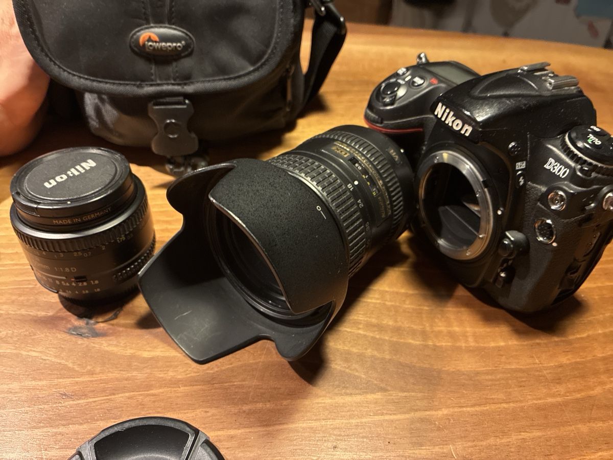 Nikon Kamera: Nikon D300 18-200, 50 1.8 – Gebraucht aus Langnau im Emmental von Roense