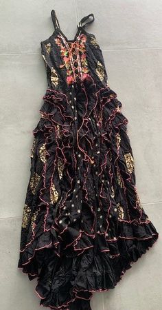 Maxi robe en coton noir et motifs fuchsia  et dorés de Pinko