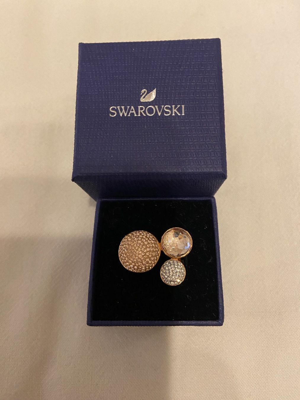 Swarovski Anelli: Bague Swarovski couleur or rose, taille 52 – Nuovo (secondo la descrizione) da Plan les Ouates venduto da didi911