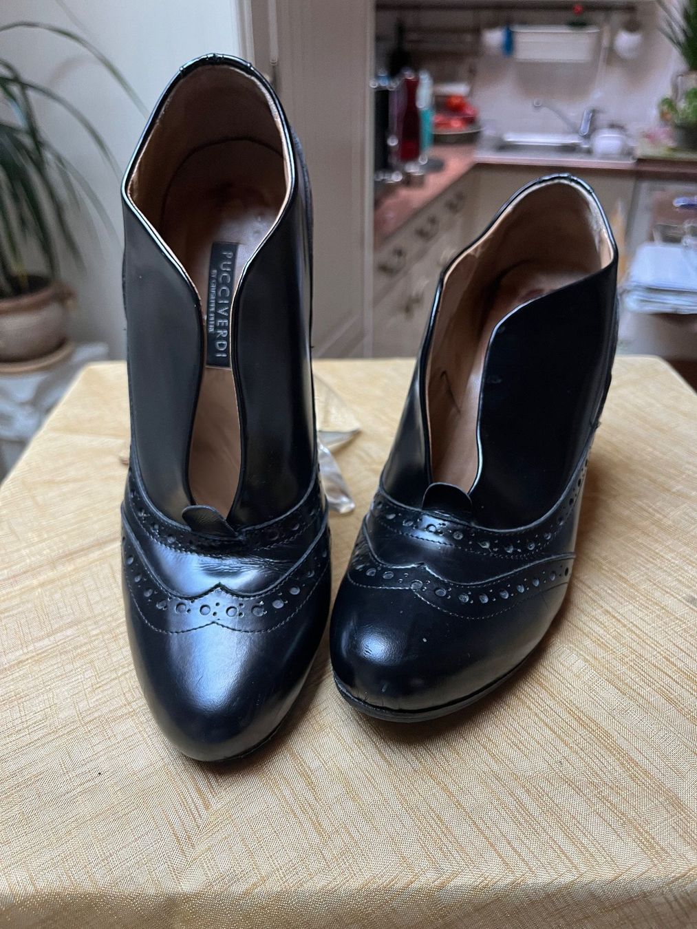 Chaussures femmes: Escarpins, low boots en cuir – D'occasion à Sion par dol_v5bk