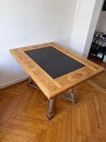 Massiver Holztisch mit Schiefereinlage