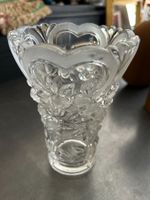 Glasvase mit Blumenmuster Herz Verzierung Vintage