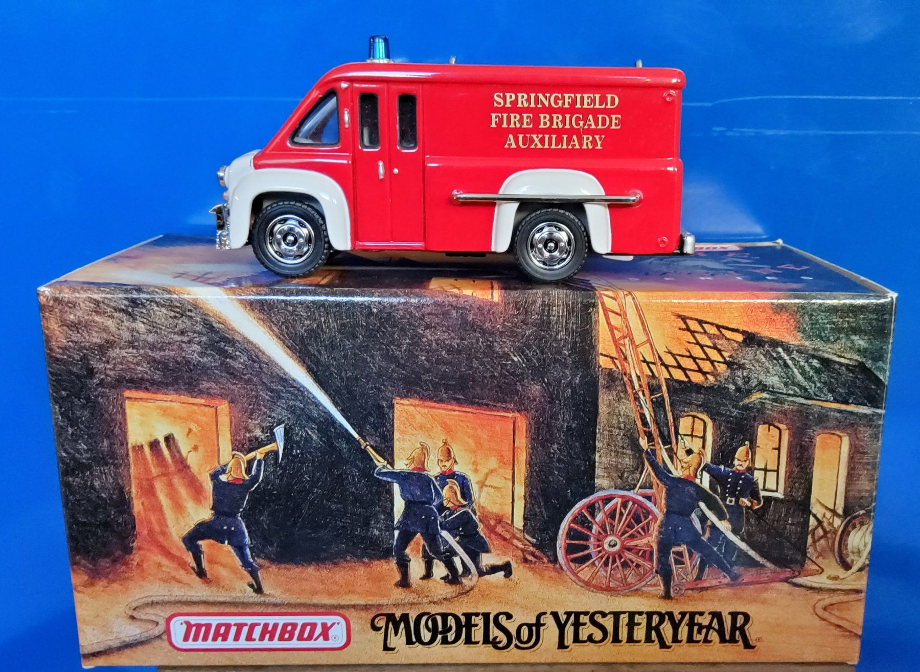 Dodge Modellautos: Modellauto "Dodge Route Van Fire Fighter" 1948 1/43 YFE16 – Neu und originalverpackt aus Grüningen von VENOM59