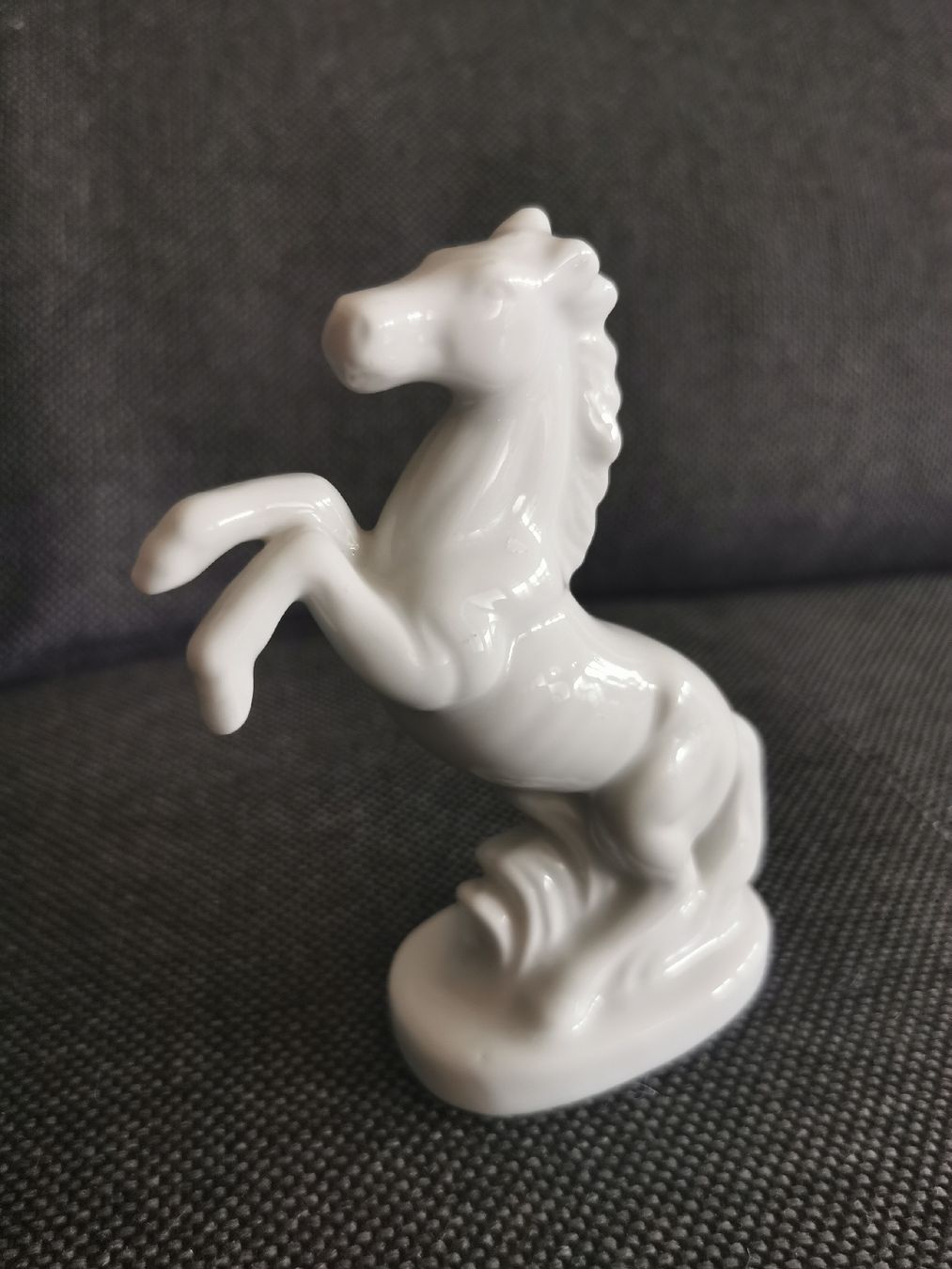 Statuette: Porzellan Pferd weiss – Usato da Buchs SG venduto da and_s6ps 6