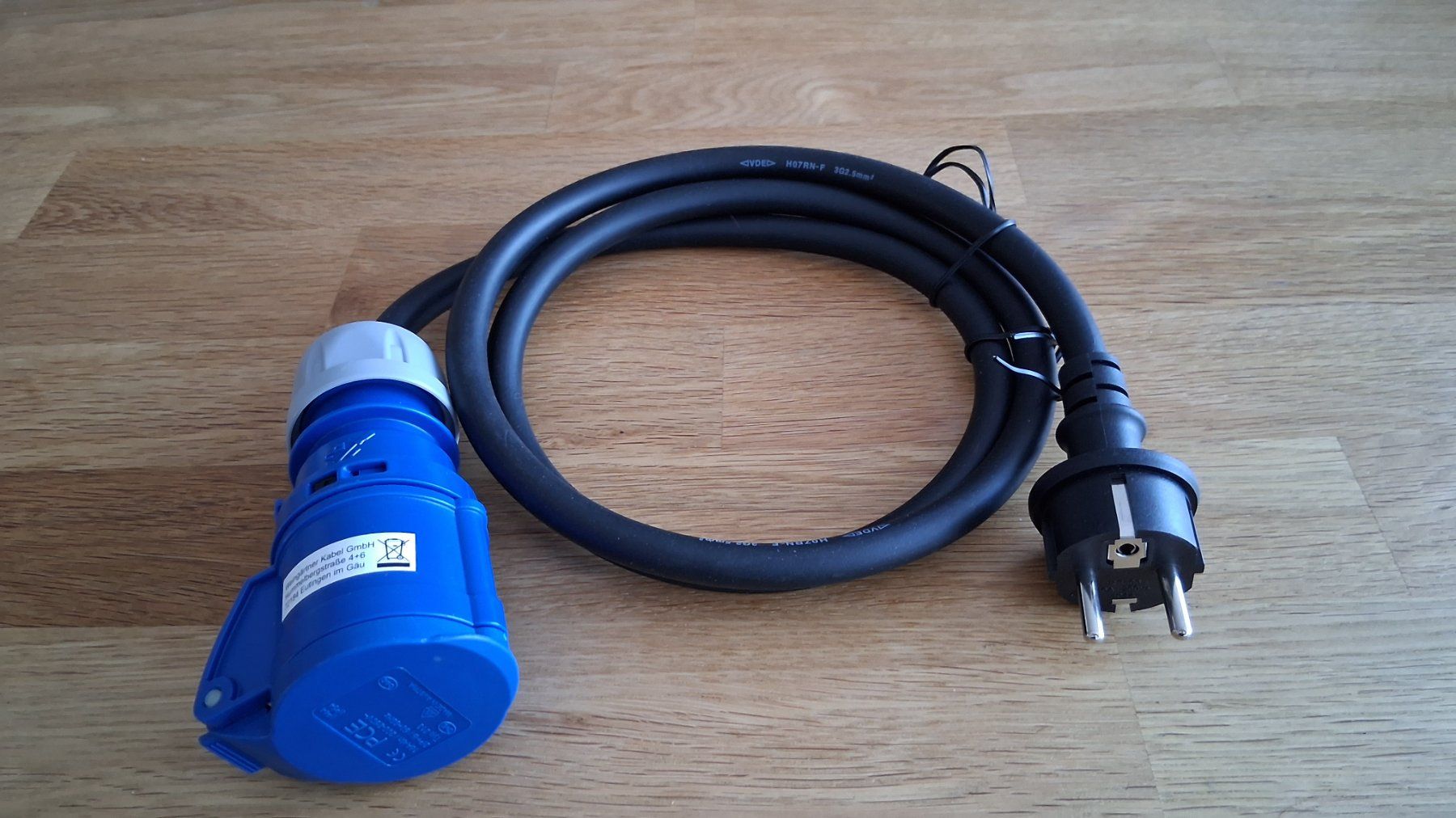 Spine: Schuko-Stecker auf CEE Kupplung - ungebraucht – Nuovo (secondo la descrizione) da Wetzikon ZH venduto da SELLForYou