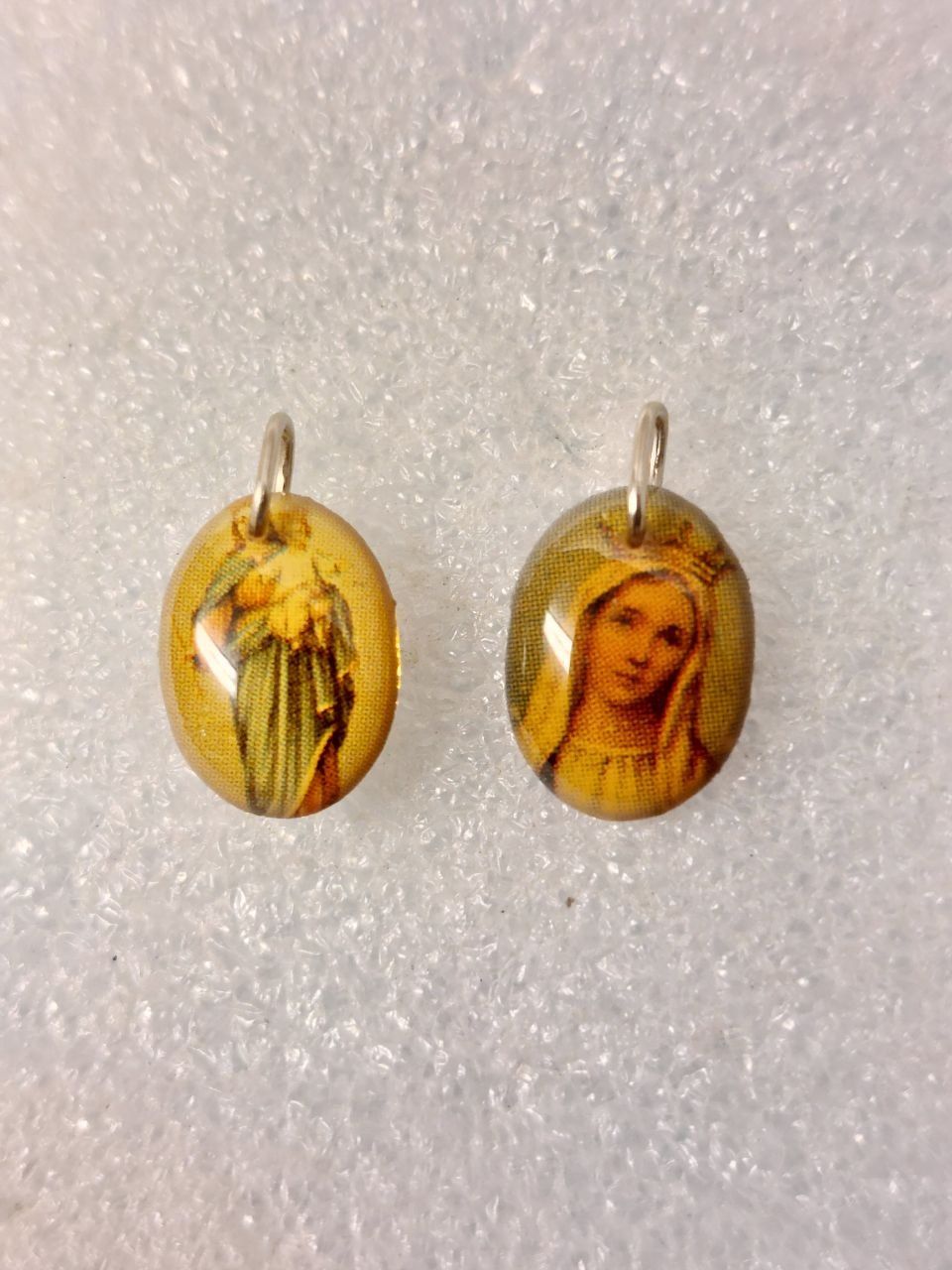 Ciondoli: 2 Sacred Pendants with double image, front and back – Usato da Pambio Noranco venduto da TREBORLOP 1