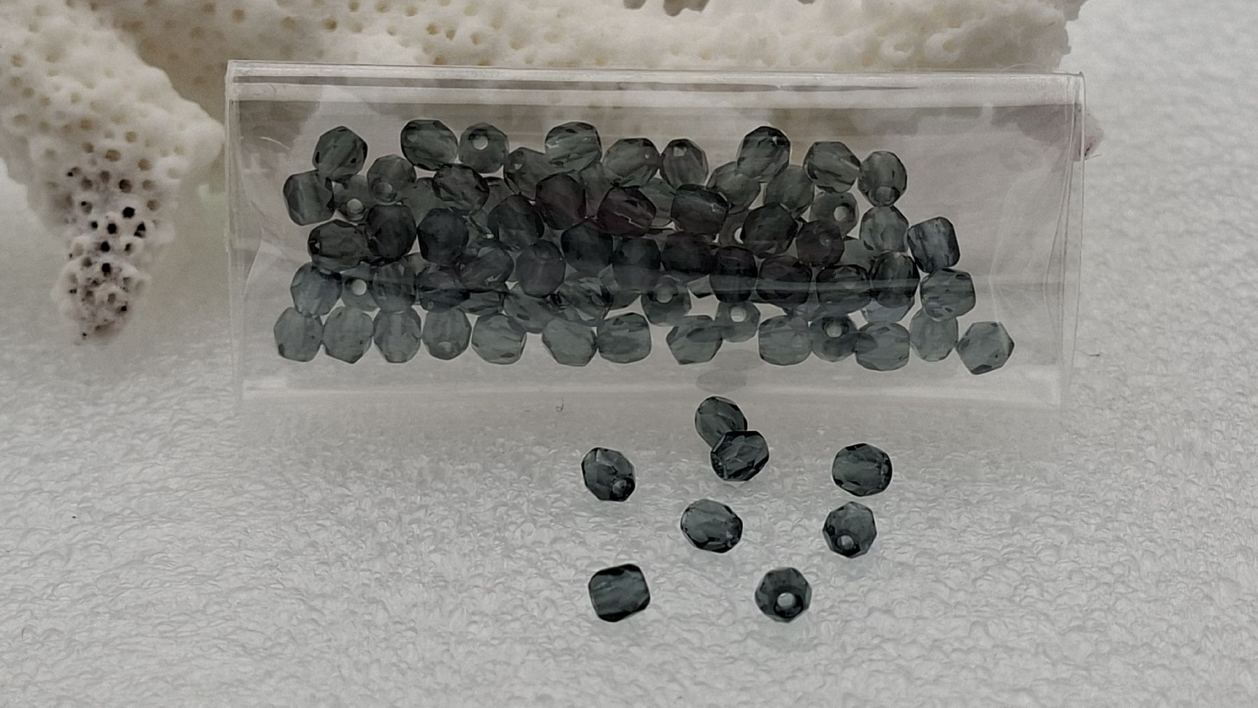 Perle (finte): Glasperlen, 3mm, 80 Stück – Nuovo e nell'imballaggio originale da Kriens venduto da Wolly85 1