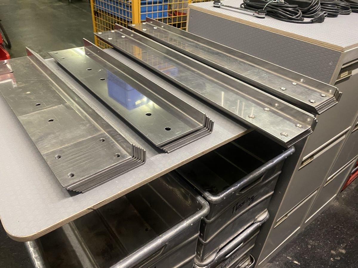 Supporti a parete: Chromstahlwinkel – Usato da Wabern venduto da HK-Design 1