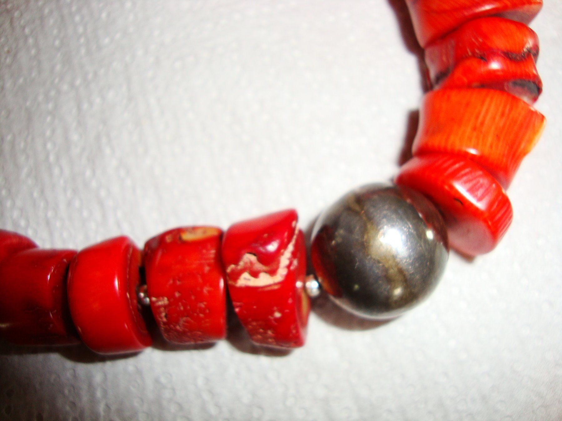 Catenine: Rote Korallenkette mit Schmuckkugel – Usato da Rüthi (Rheintal) venduto da bluechi 1