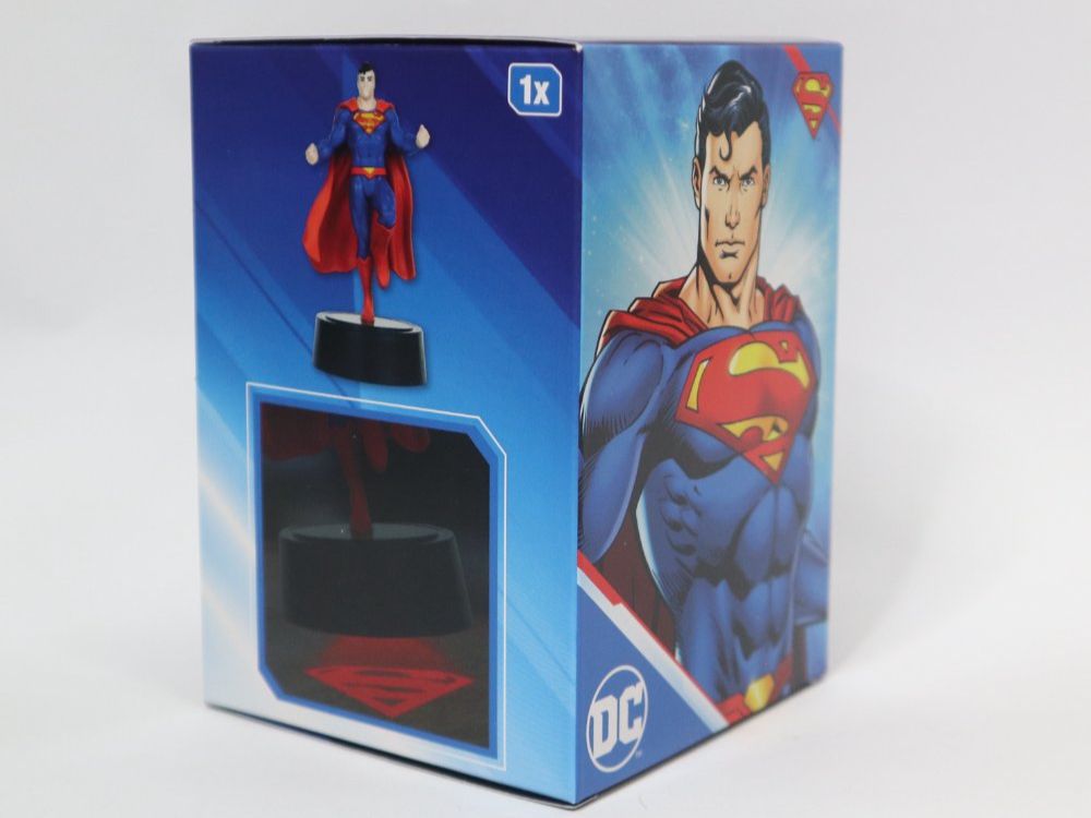 Statuette: DC Superman Figur mit leucht Emblem neu – Nuovo e nell'imballaggio originale da Eschenbach SG venduto da Astalavista 6