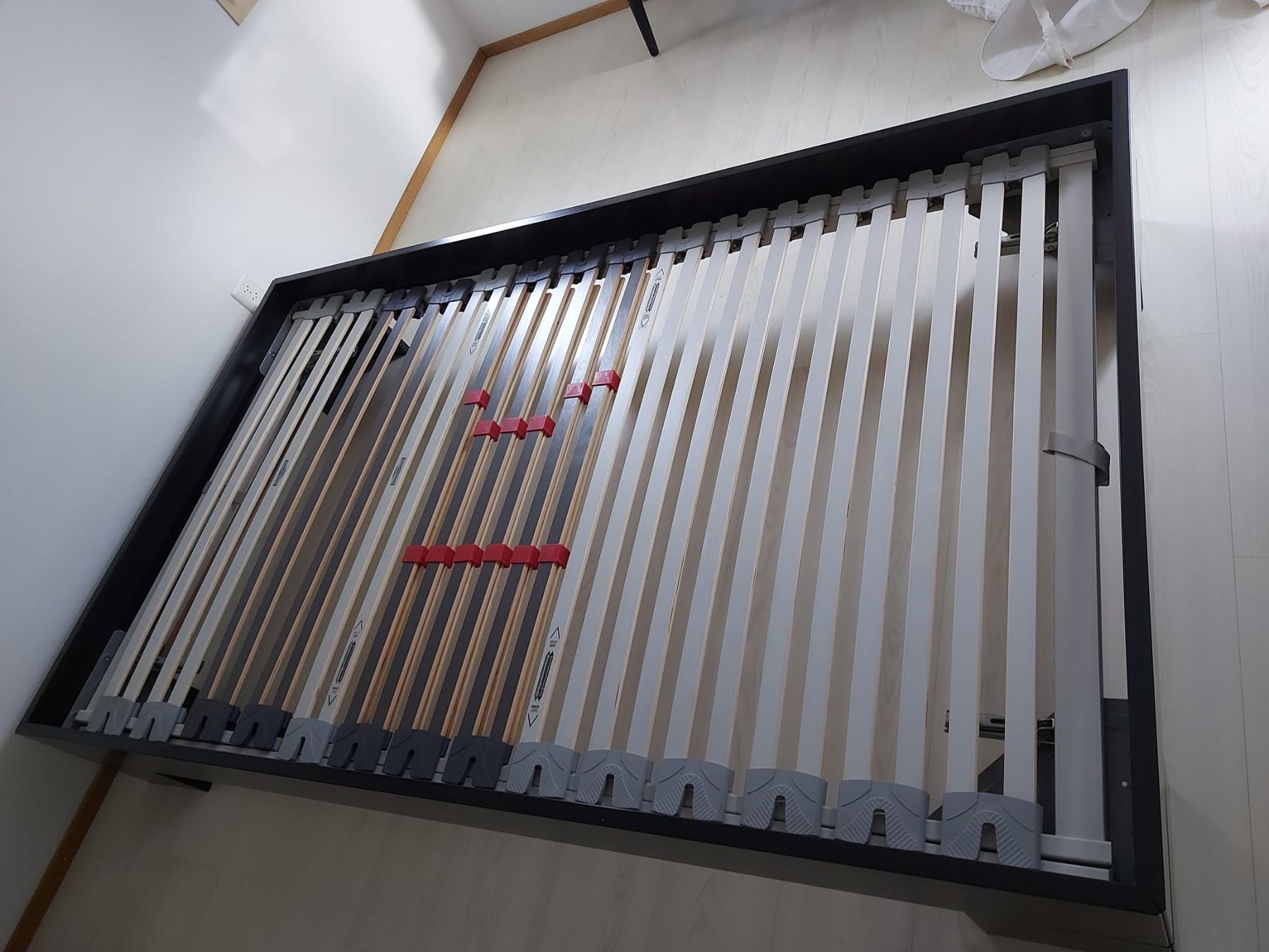 Ikea Letti: Schwarzes Ikea Bett 120x200cm – Usato da Schluein venduto da jan_dcn2 1