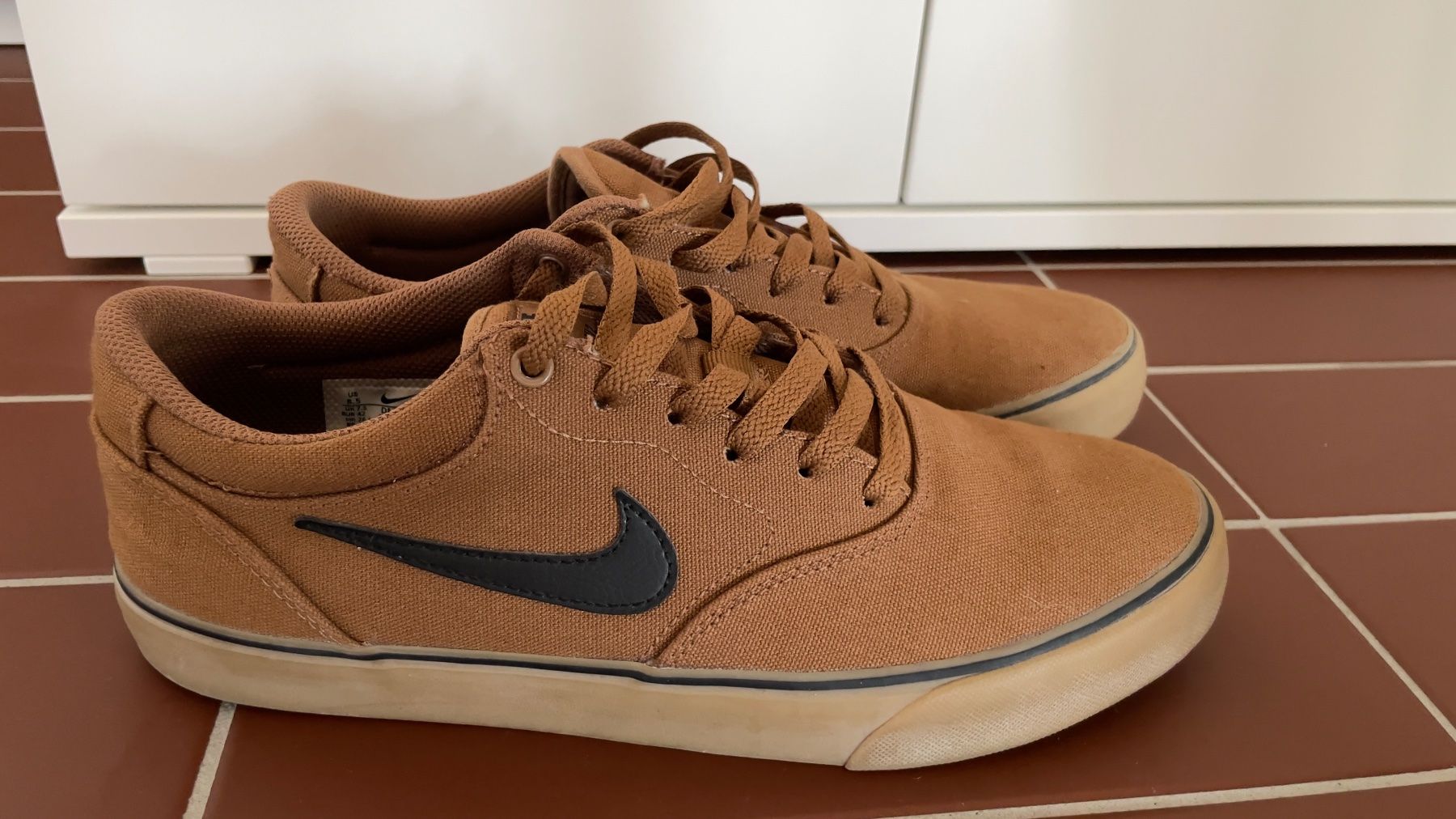 Nike Chaussures hommes: Nike Sb 42 – D'occasion à Rickenbach Sulz par Orvieto2000