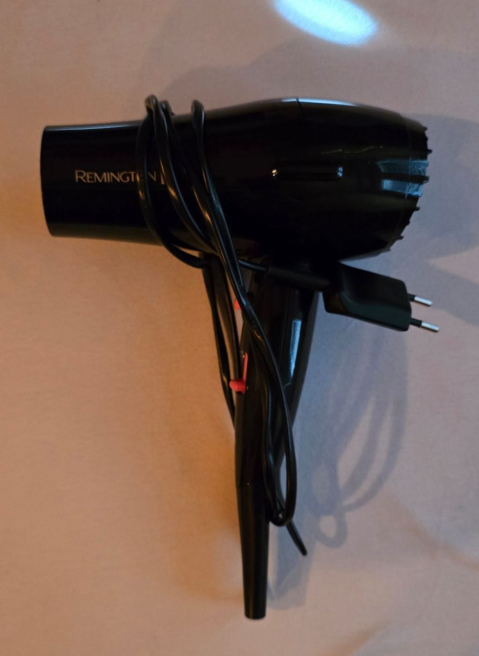 Remington Asciugacapelli: Remington Haarföhn Schwarz – Usato da Uster venduto da bar_99f8