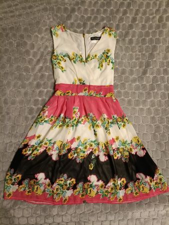 Kleid mit Blumen Gr. M