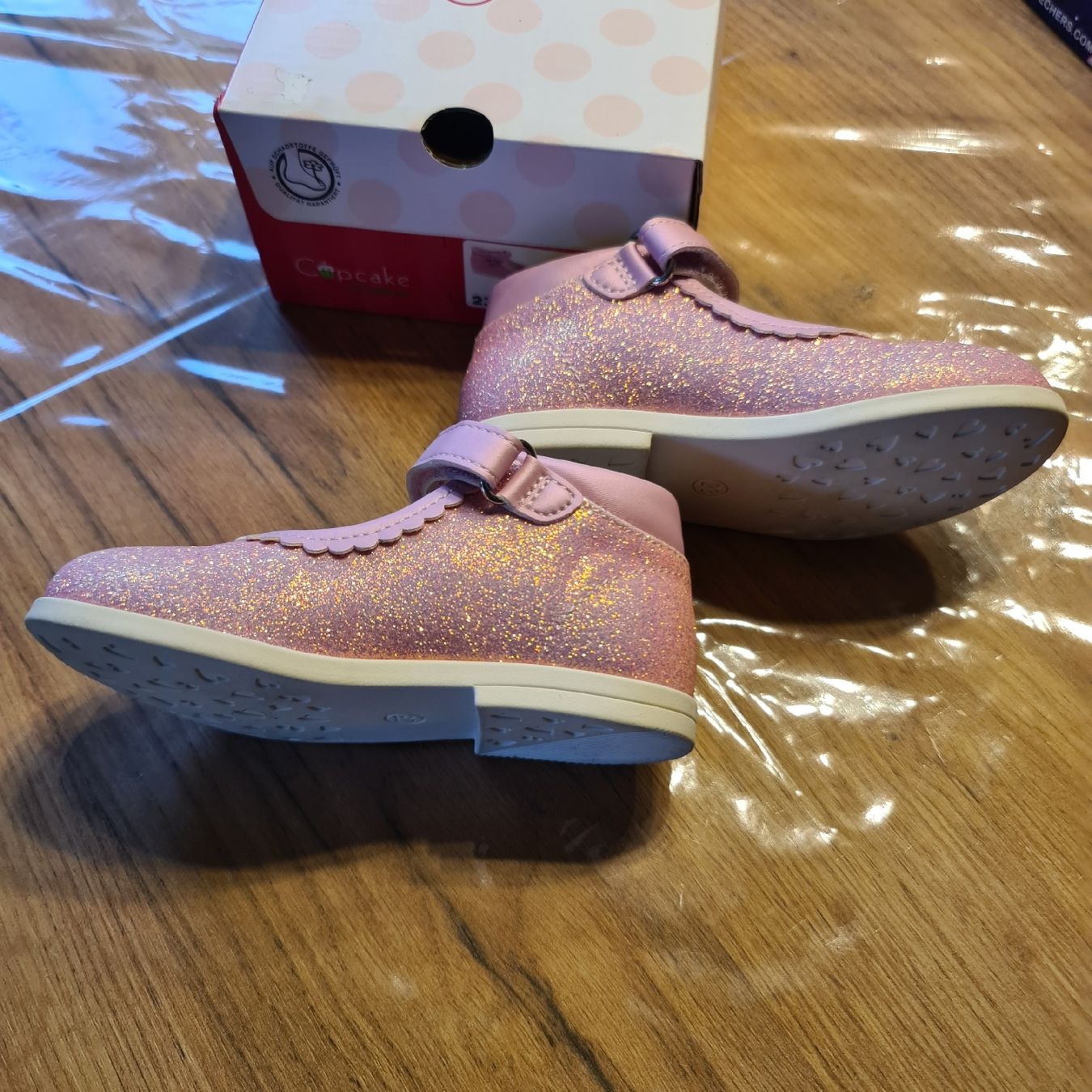 Scarpe per ragazze: Süsse Mädchen Glitzer-Schühchen Gr. 23 Cupcake – Nuovo (secondo la descrizione) da Schöftland venduto da msa_w96x 2