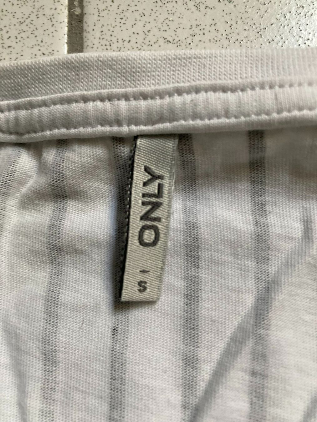 Only T-shirt: T-shirt Only taille S comme neuf – Usato da Lausanne 26 venduto da anaxena 2