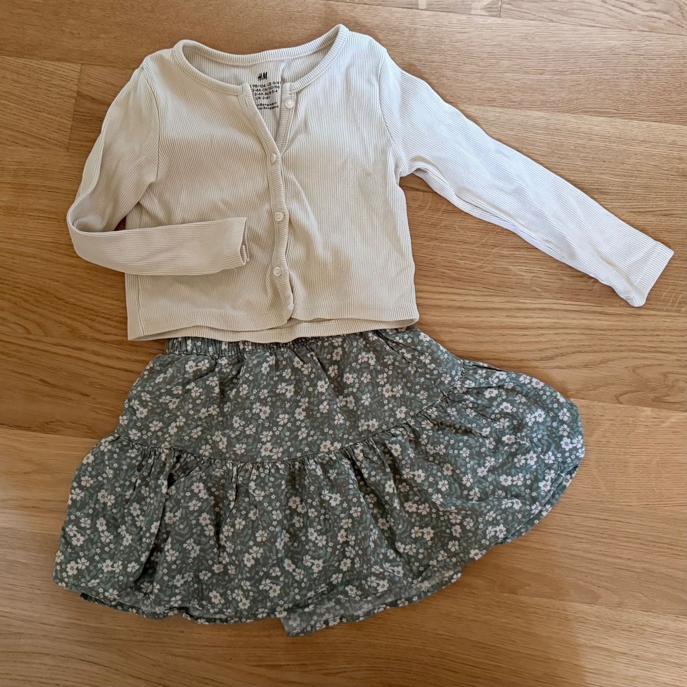 Lotti & Set di vestiti: Schöne Mädchenkleider Gr 104 – Usato da Stalden (Sarnen) venduto da marlen_g 7