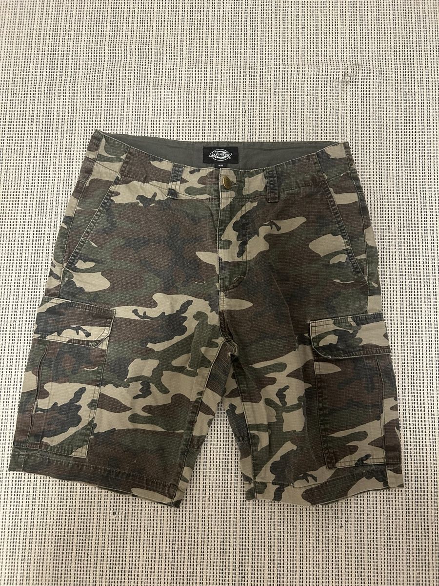 Dickies Pantalons: Pantaloncini dickis camo  – D'occasion à Biasca par Tomathiss