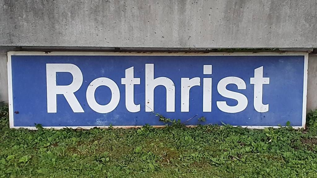 SBB/CFF/FFS Schilder: SBB Email - Bahnhofsschild Stationsschild ROTHRIST – Gebraucht aus Flums von Cooker