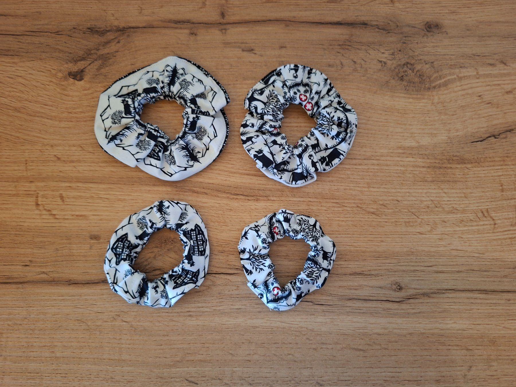 Haarschmuck: 🇨🇭🐄 Scrunchie Alpaufzug/Scherenschnitt 🐄🇨🇭 – Neu (gemäss Beschreibung) aus Weinfelden von naehwerk