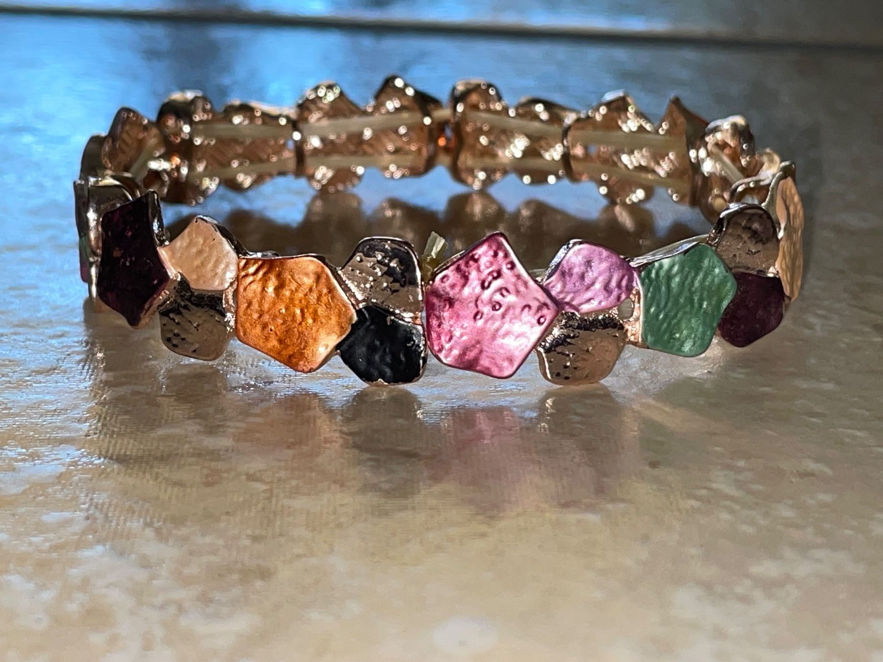 Armbänder & -reifen: Armband elastisch mehrfarbig goldfarben – Gebraucht aus Adlikon b.Regensdf von SimoneO01 1