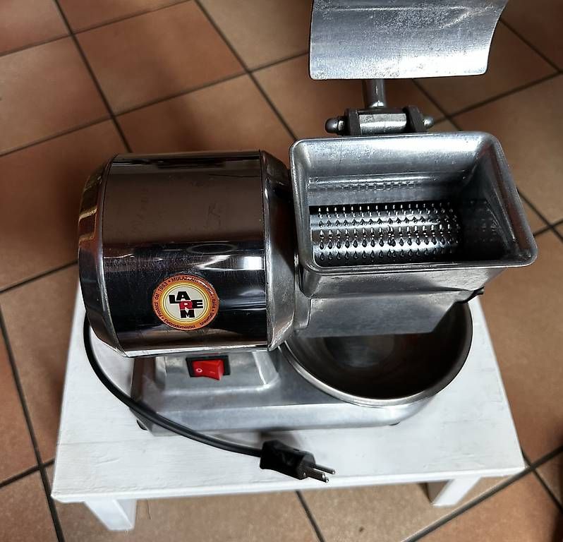 Komplettküchen: Grattugia professionale  – Gebraucht aus Caslano von giu_h872 2