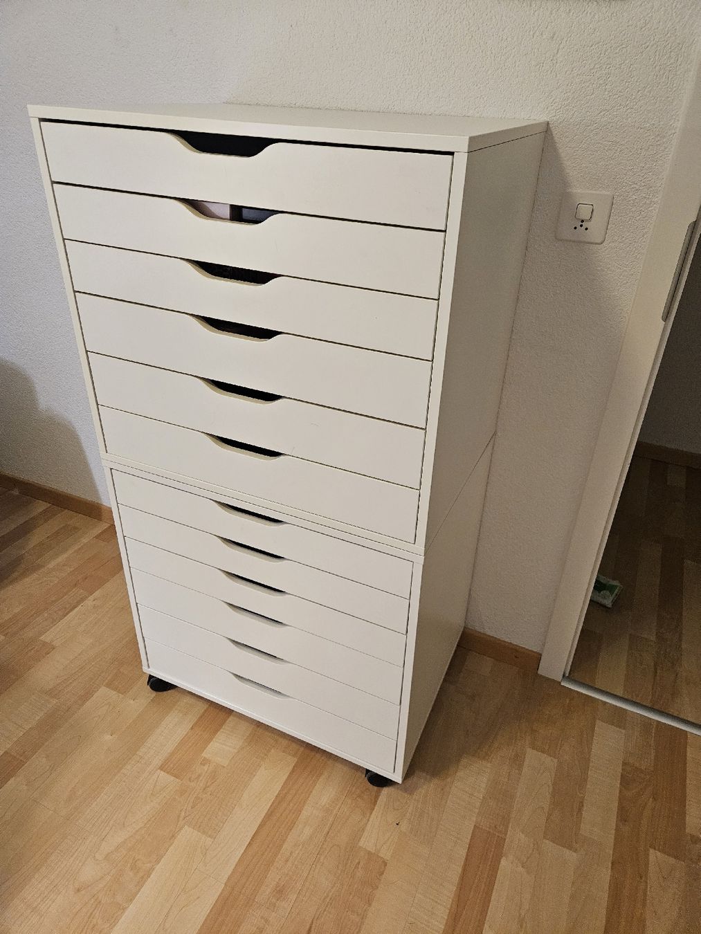 Ikea Cassettiere: Alex Kode 1x IKEA ohne Rollen. Neupreis 150.- – Usato da Kaltbrunn venduto da AliToni 2