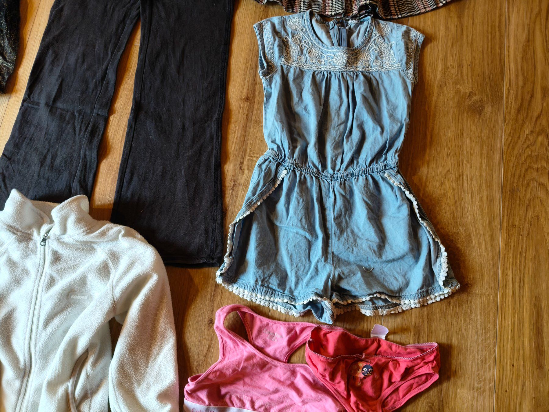 Lotti & Set di vestiti: Kleiderpaket Gr. 128-134 Mädchen – Usato da Sargans venduto da SE3 6