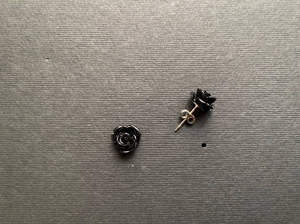Orecchini pendenti & Orecchini a lobo: Ohrstecker Rose schwarz – Usato da Rumisberg venduto da Simba97 1