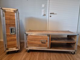 TV-Lowboard und Barmöbel Flightcase Design Rollen