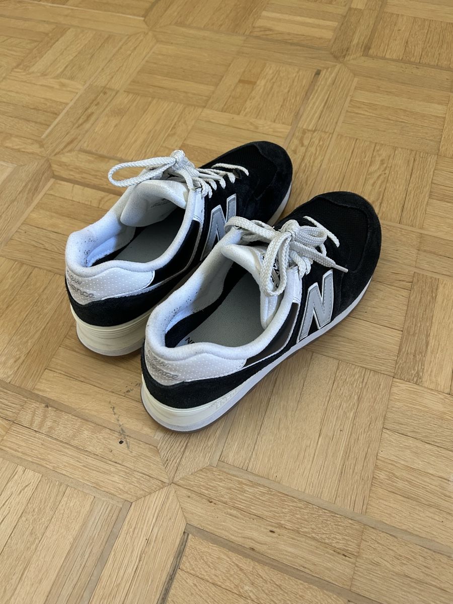 New Balance Chaussures hommes: New Balance 574 - Schwarz – D'occasion à Montlingen par NEWLIFESTORE 1