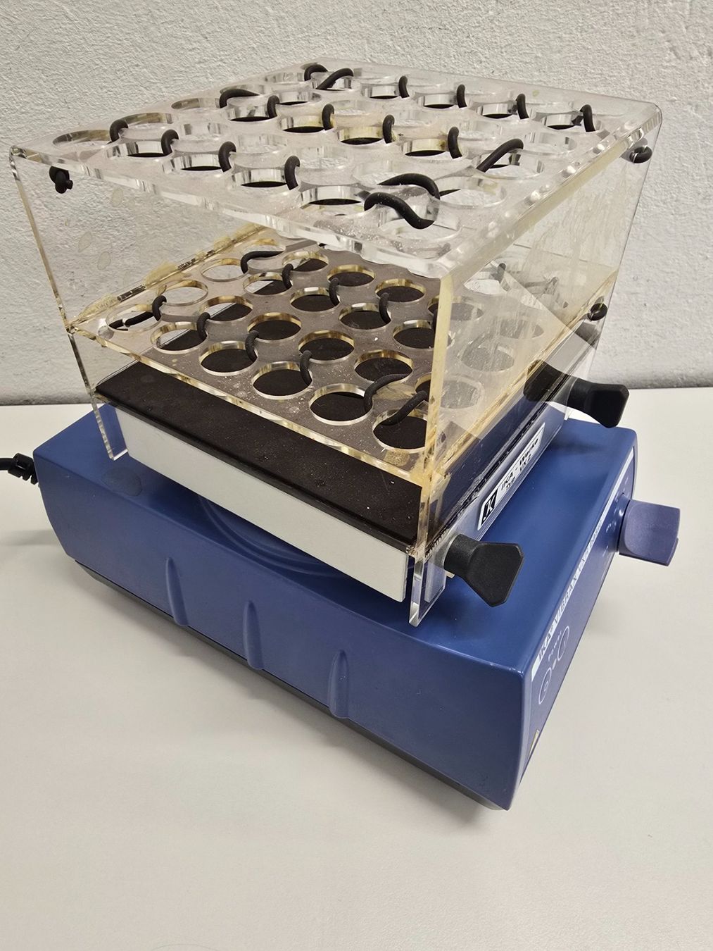 Tutte le macchine: IKA Vibrax VXR basic Typ VX 2 – Usato da Niederdorf venduto da LeptonAG_Labor 1