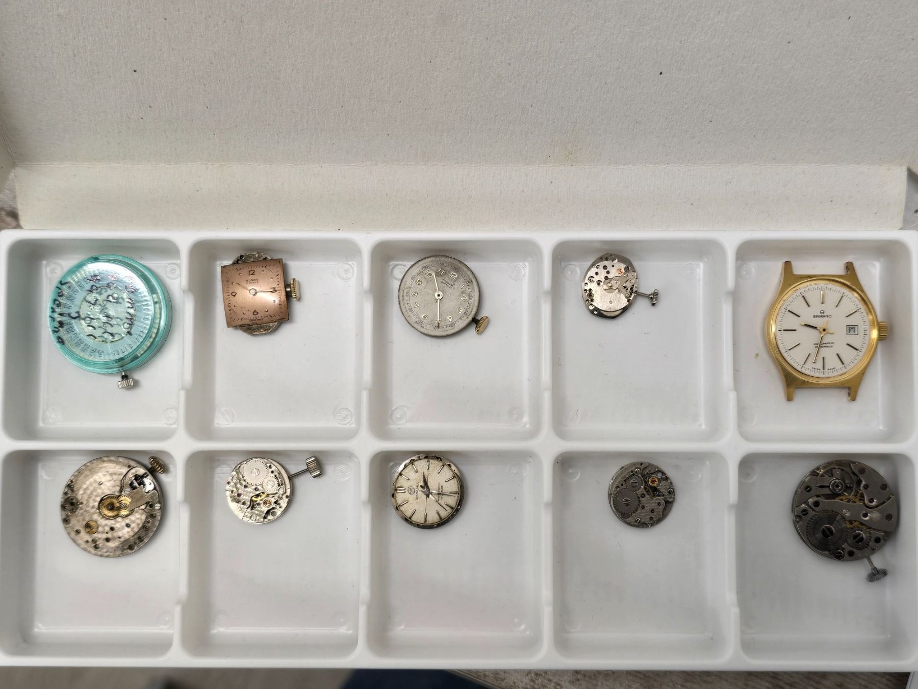 Uhren: Lot de 10 pièces de montre – Defekt aus Tramelan von Nirdan