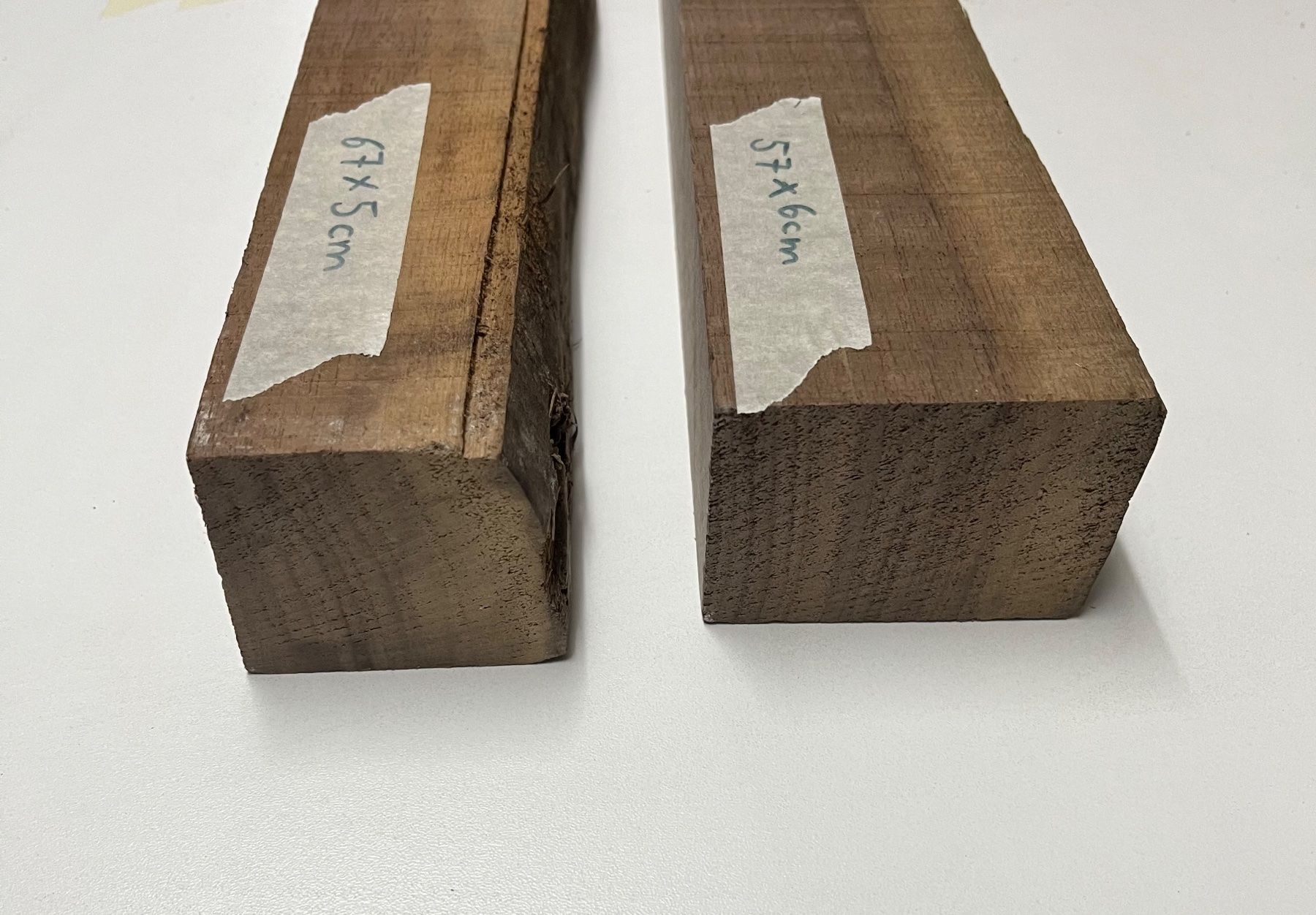 Articoli in legno: Nussbaum Holz-Stücke – Usato da Weinfelden venduto da Kathydoes 1