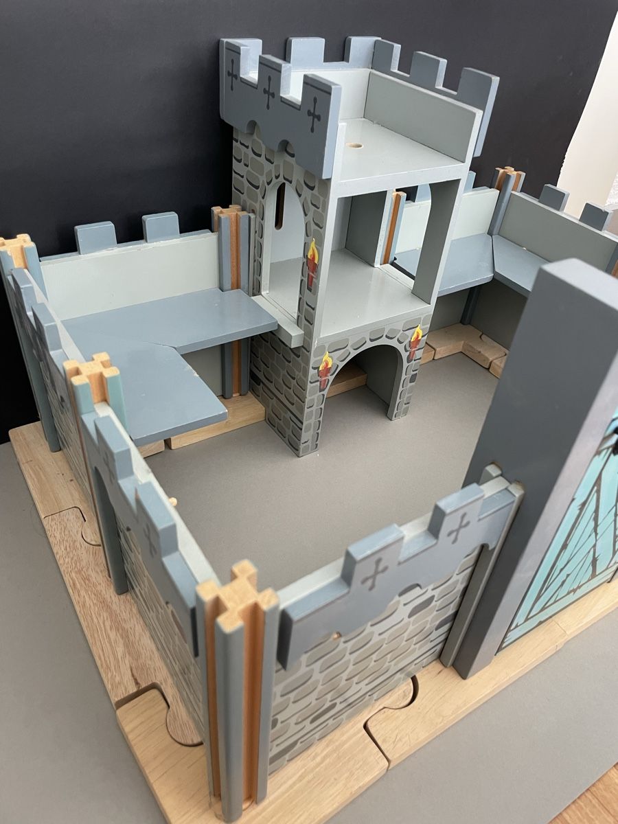 Spielzeuge: Holzritterburg EDIX Set le toyvan – Gebraucht aus Aesch BL von ell_8zv7 1