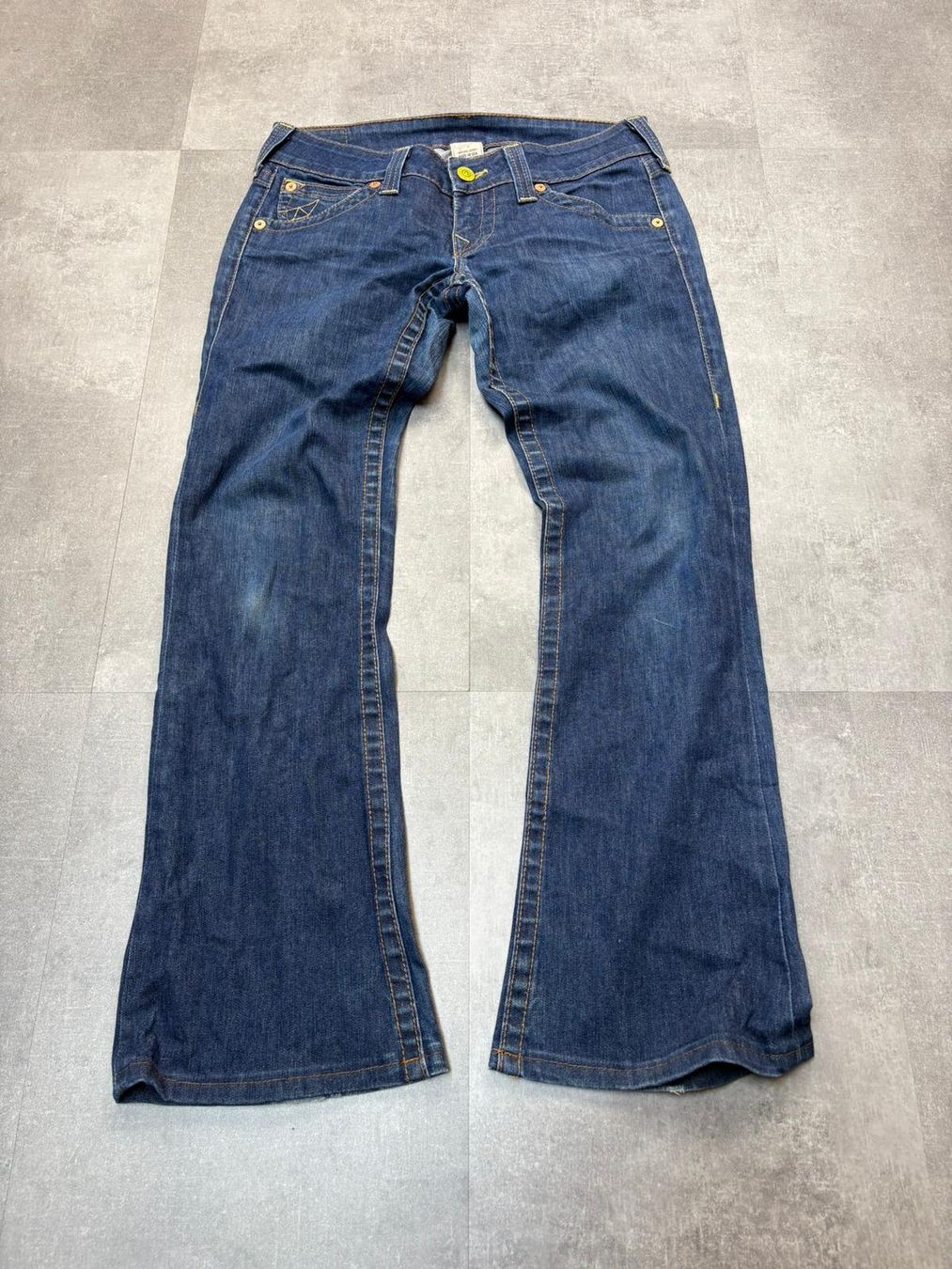 True Religion Jeans: True Religion Bootcut Flared Jeans - Grösse M/29 – Nuovo (secondo la descrizione) da Werdenberg venduto da hase.vintage 1