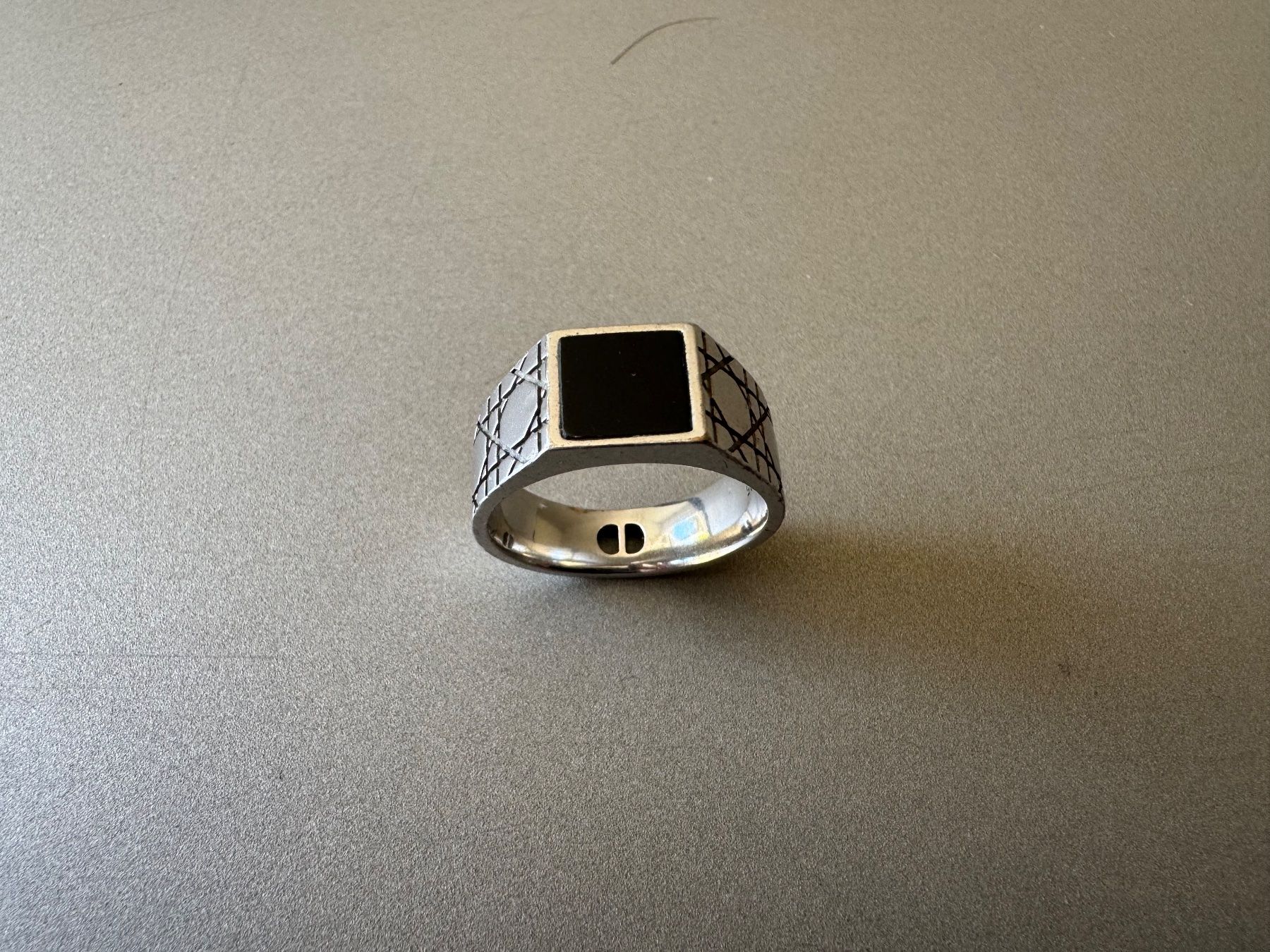 Dior Anelli: Dior Siegelring Cannage Silber – Usato da Winterthur venduto da Boabdil15