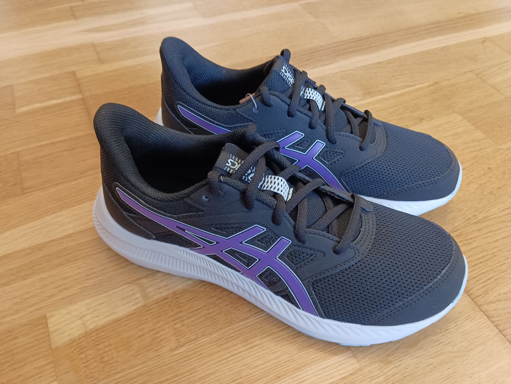 Asics Chaussures femmes: Neue Asics Laufschuhe Gr. 37.5 – Neuf avec emballage d'origine à Densbüren par H-76 1