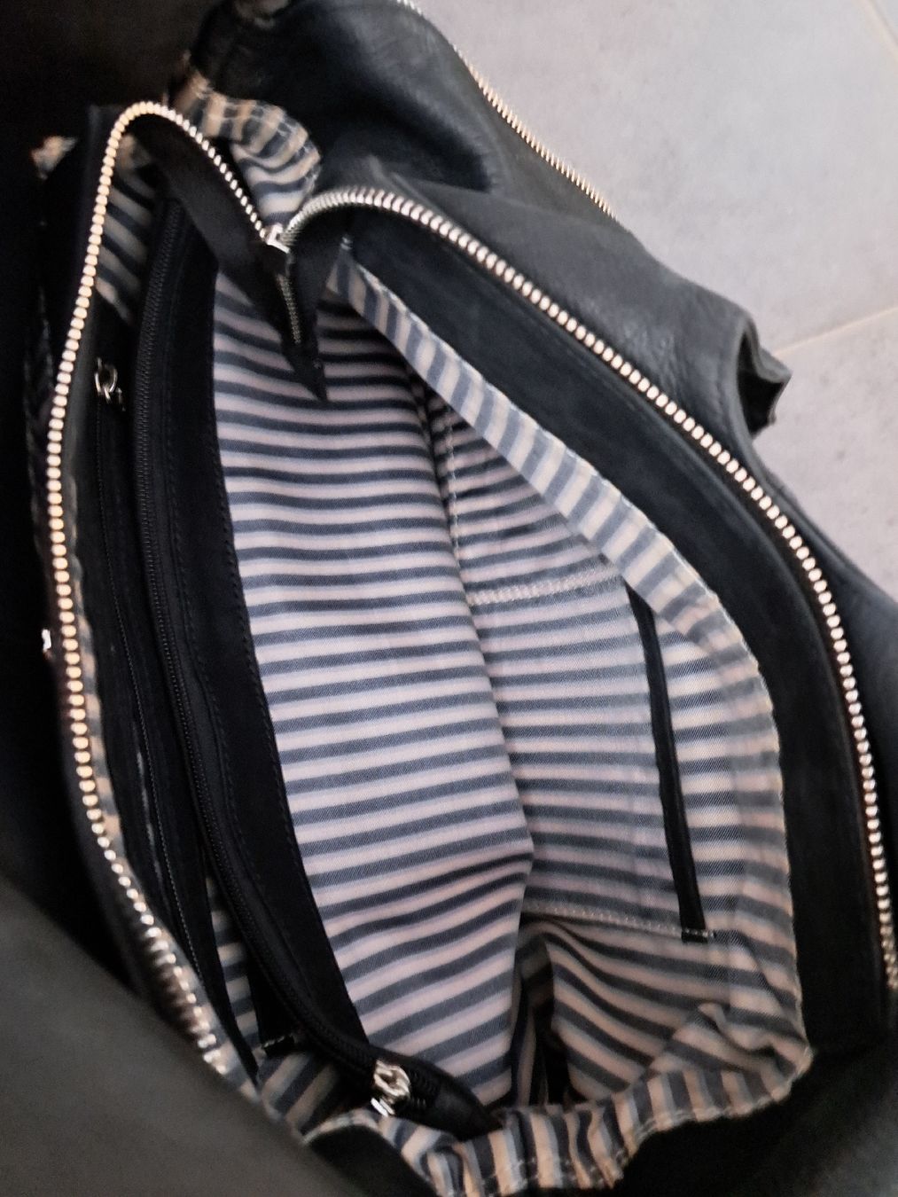 Borse da donna: Schwarze Ledertasche, geräumig & stylisch! – Usato da Visperterminen venduto da heinzi_02 2