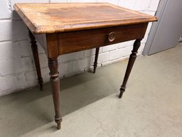 Antiker Holztisch mit Schublade, Beistelltisch