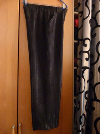 Hose, Gr. 42, schwarz mit Glanzstreifen