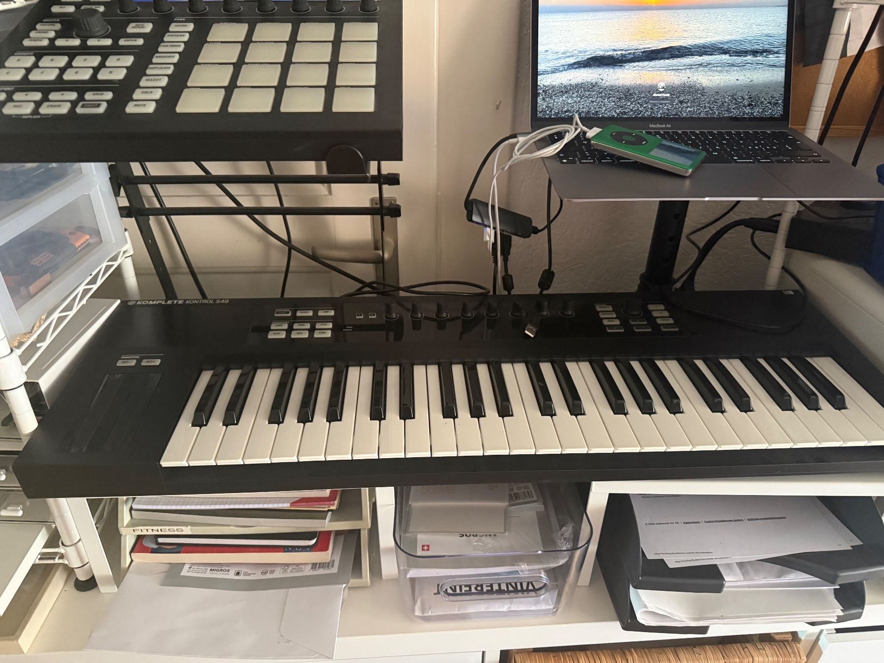 Console di mixaggio: Native Instruments Maschine Kontrol S49 MIDI Keyboard Con... – Nuovo (secondo la descrizione) da Zürich venduto da fawziahmed 7