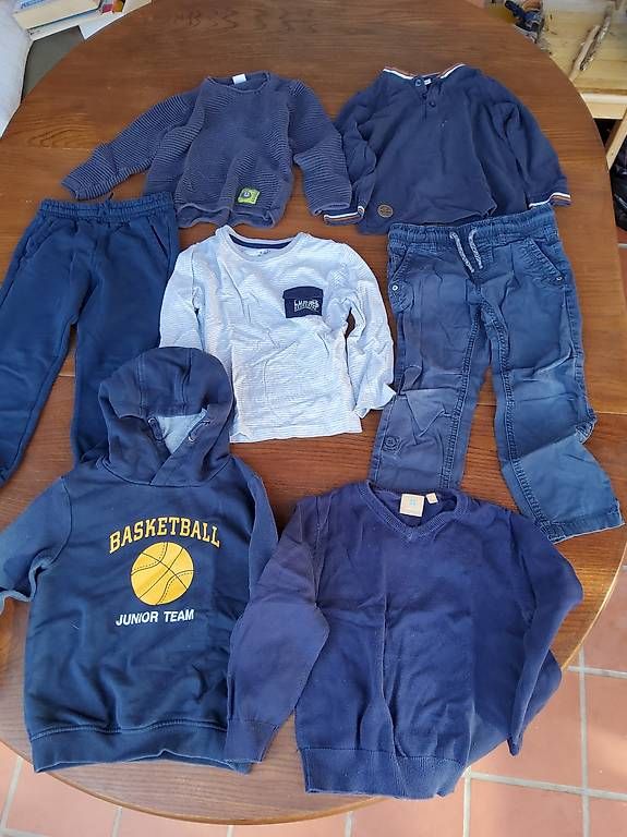 Kleiderpakete & -sets: Kleiderpaket Gr 110 Hosen Pullover – Gebraucht aus Rothenburg von arabica2005